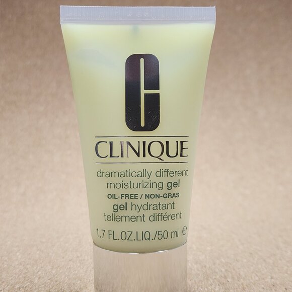 Clinique Dramatically Different Moisturizing Gel OIL-FREE Non-Gras 1.7oz 50ml - Picture 1 of 3